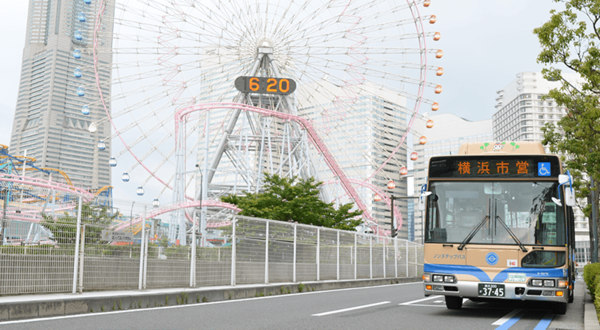 ワンちゃんとリードで乗れるバスが、横浜市交通局の協力で実現！